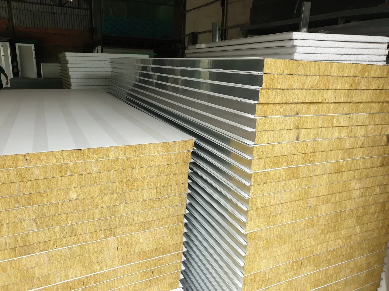 Panel Bông Khoáng Rockwool: Cấu Tạo, Ưu Nhược Điểm, Công Dụng, Báo Giá & Gợi Ý Đơn Vị Uy Tín