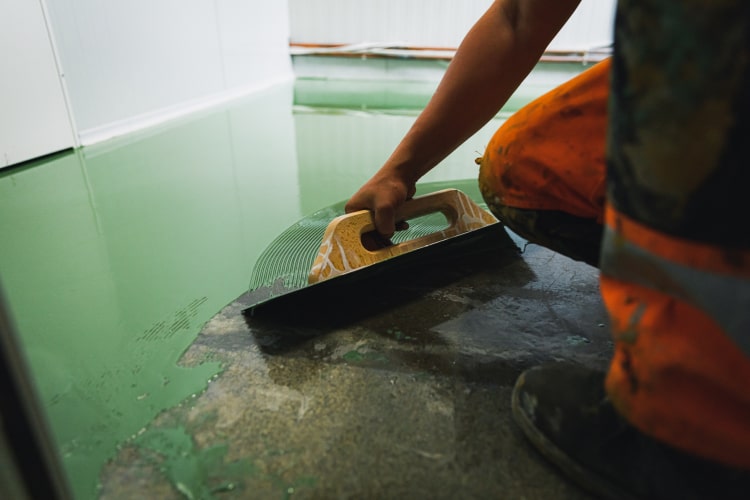 Sơn Polyurethane Dạng Vữa Gốc Nước Chống Trượt: Đặc Tính, Ứng Dụng, Quy Trình, Lưu ý Thi Công & Gợi Ý Đơn Vị Uy Tín phòng sạch chính hãng